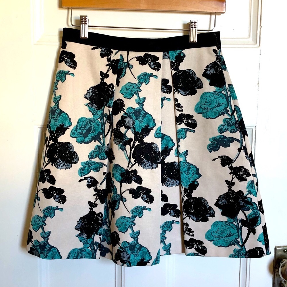 🌟HOST PICK 🌟 Max Mara Weekend floral skirt 4 - Picture 1 of 9